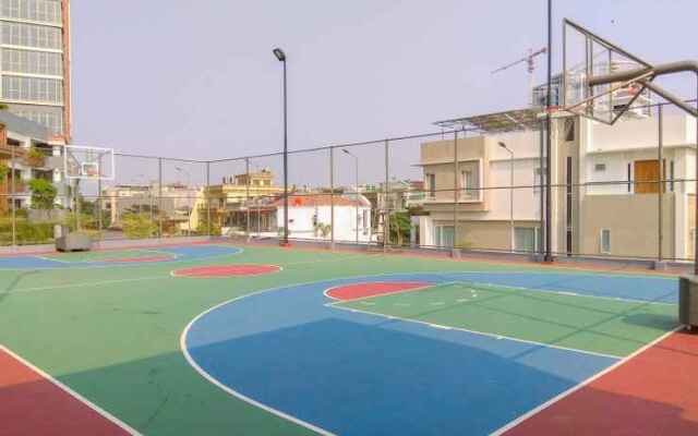 Best Price Studio Apartment at Gold Coast By Travelio