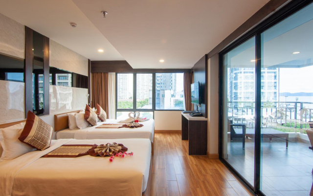 Golden Jomtien Beach Hotel