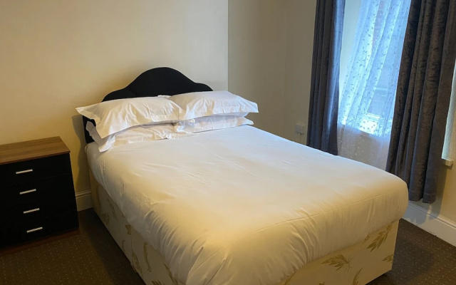 OYO Newport Lodge