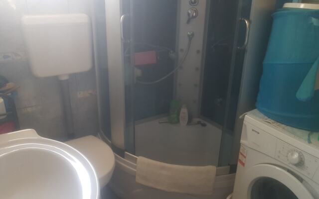 Lovely 2-bed House in Klarici Close to Pula