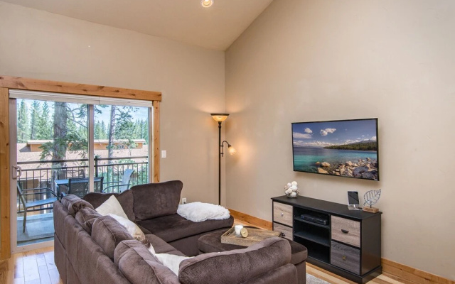 Truckee Townhouse Walk Everywhere by RedAwning