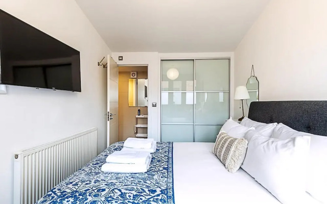 Modern & Airy 2-bed Gem in Trendy Stoke Newington