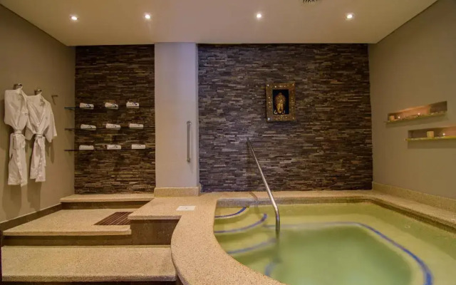 GR Solaris Lighthouse Los Cabos