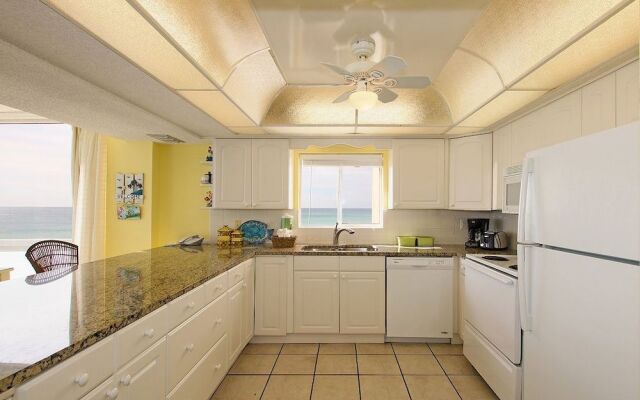 Shoreline 1051 Condo by RedAwning