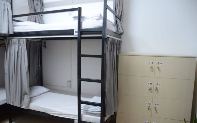 Hy House - Hostel