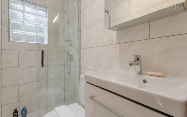 Cosy Brixton House With Great Transport Links