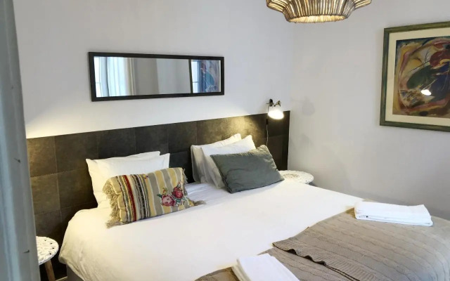 Remodeled Historic Apartment in Bairro Alto