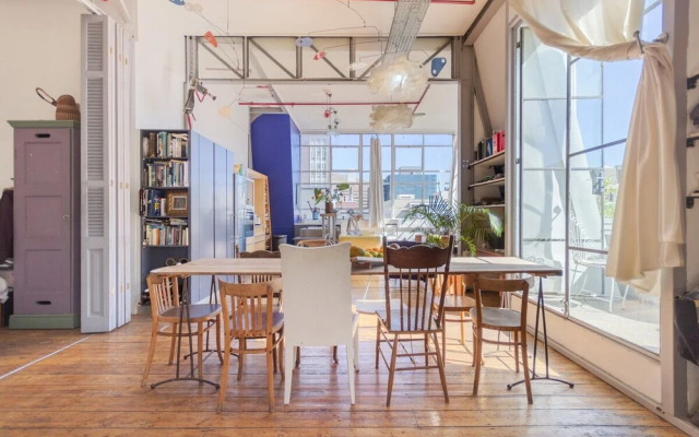 Wolroy House 405 by CTHA