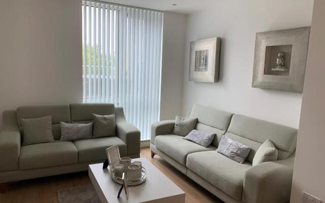 Bracknell - Stunning 1 bedroom Flat with Spectacular Views
