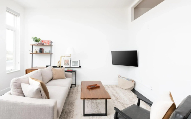 Flexhome Skywalk to Fiserv U5 RooftopGymParking