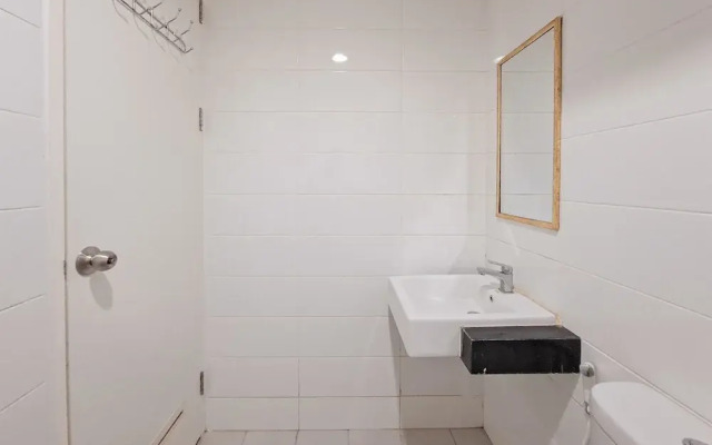 Basic Studio Room Apartment At Tuscany Residence