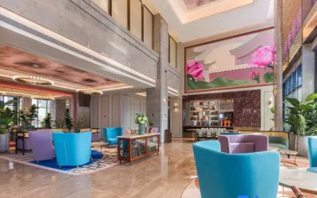 Mercure Hotel Xinyang Baopeng Square