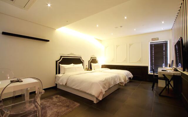 Hotel Moon