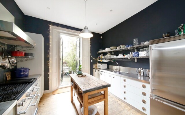 3 Bedroom Notting Hill House With Balcony