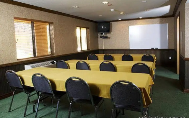 Emerald Suites South