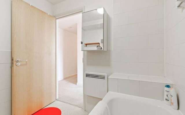 Spacious 2bdr Apt for 4p, Near Trendy Hackney
