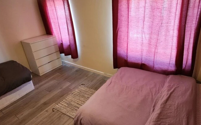 Lovely, Cosy House Easy Reach to Central London