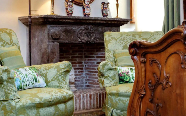 Town House - Treasurerome Collection