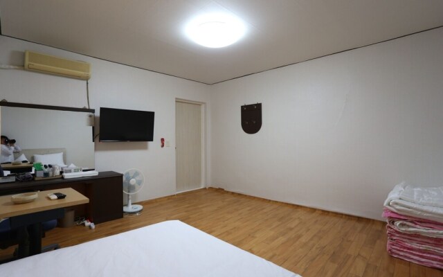 Gangneung Miseongjang Motel