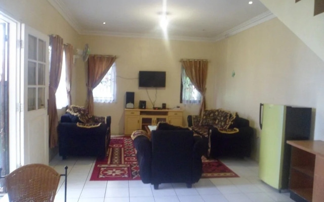 Villa Kota Bunga Protea