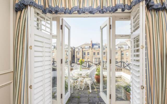 Classic South Kensington Home with Balcony