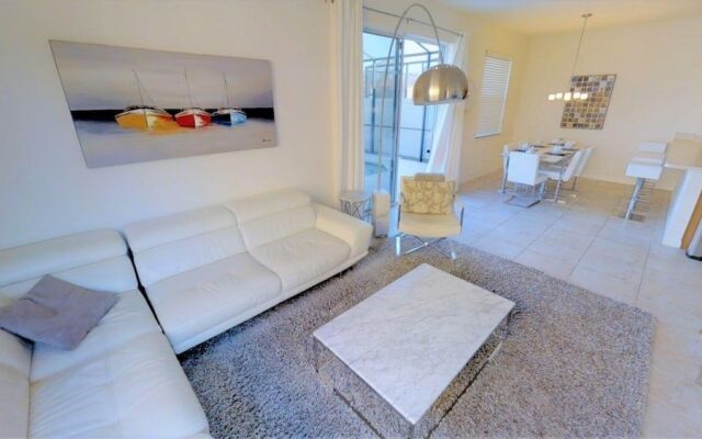 541 Las Fuentes Drive