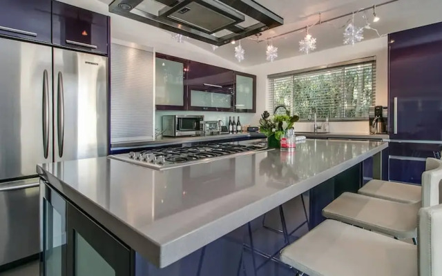 Mid-century Modern W/backyard Oasis, Putting Green