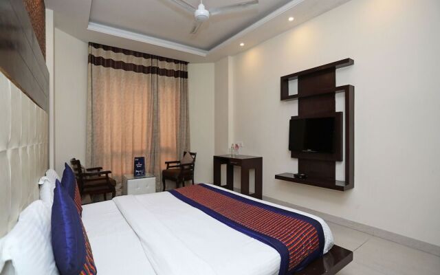 OYO 9532 Hotel Q-Cent