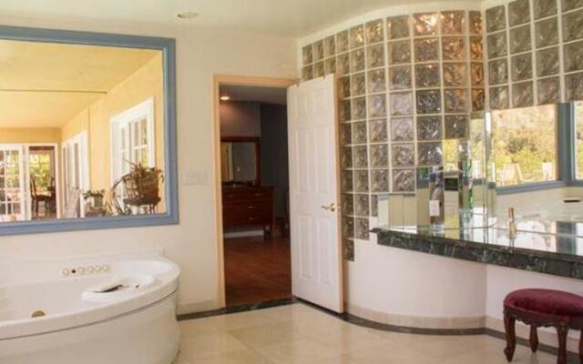 Beverly Hills Dream House Near Hollywood