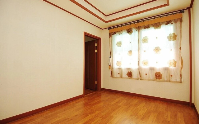 Songnisan Mountain White