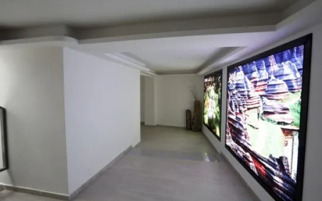 Wangcun Caotang Inn (Furong Town Waterfall)