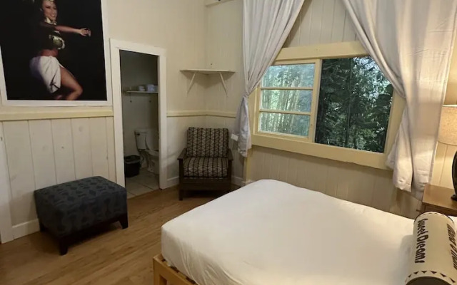 Wild Ginger Inn Hotel & Hostel