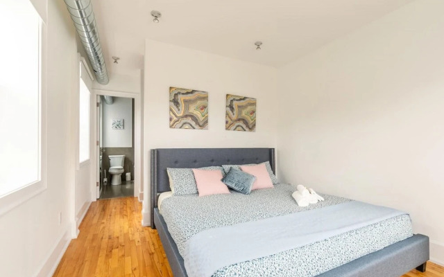 Stylish and Upscale 2BR Loft - Near Queen Street