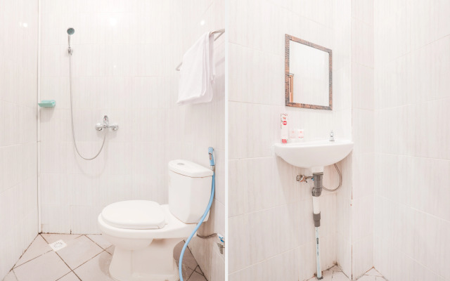 Super OYO 160 Lontar Residence