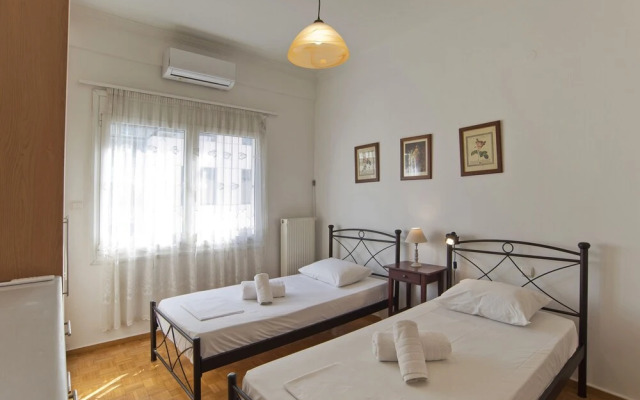 Baroness Apartment in Piraeus