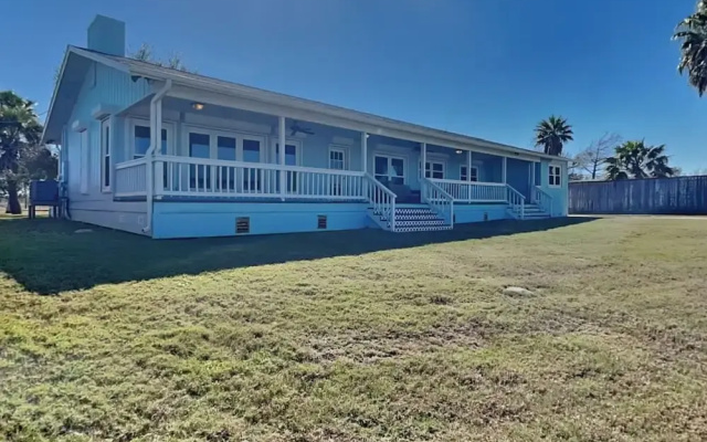 Getaway on the Bay