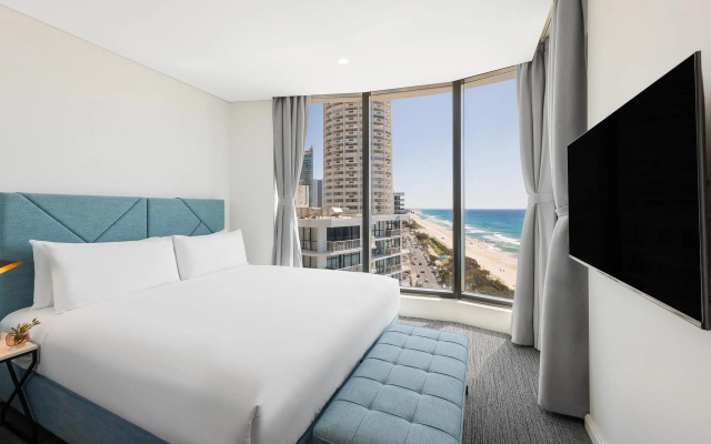 Meriton Suites Surfers Paradise – Guest Rooms – Gold Coast