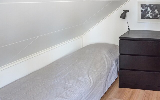 Awesome Home in Löttorp With 5 Bedrooms