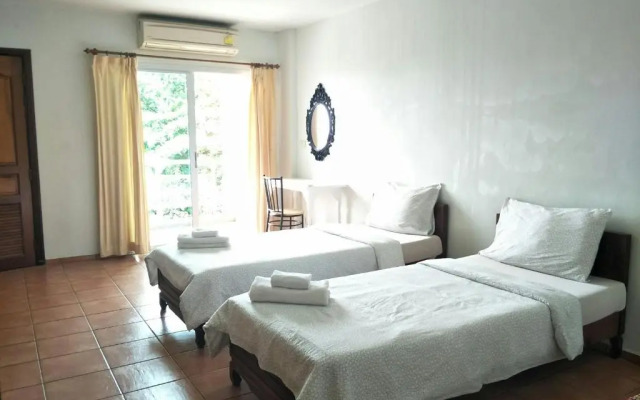 Lomsabai Apartments Chon Buri