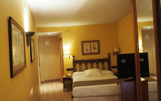 Hotel Ele Puente Romano