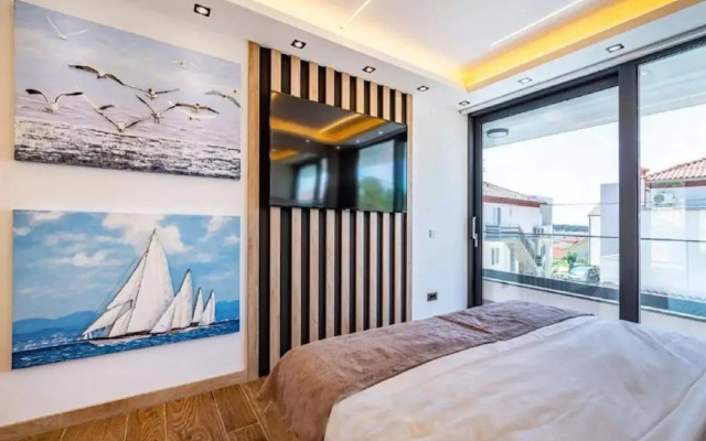 Villa Alpha - Four Bedroom Villa With Swimming Pool