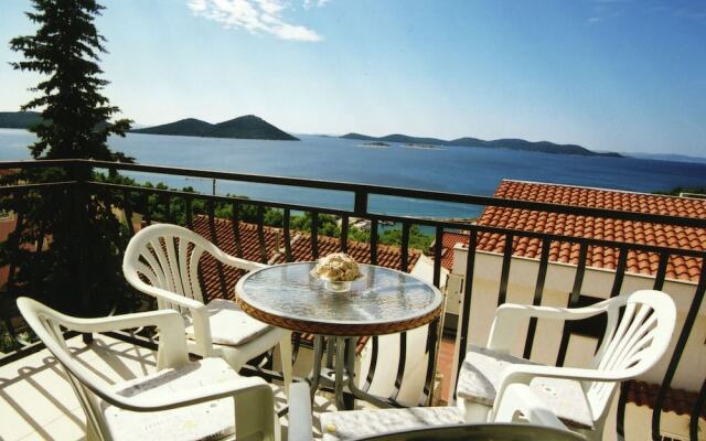 Spacious Apartment in Drage With Parking