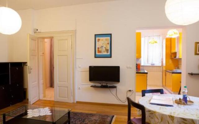 Rimska ulica Apartments Tour As