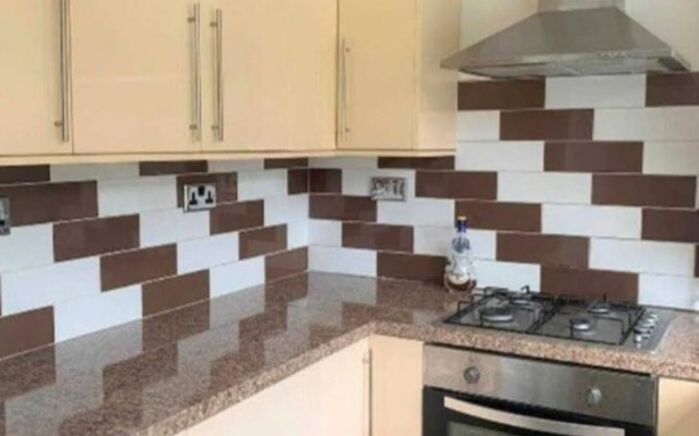 Lovely 4-bed Apartment in Harrow