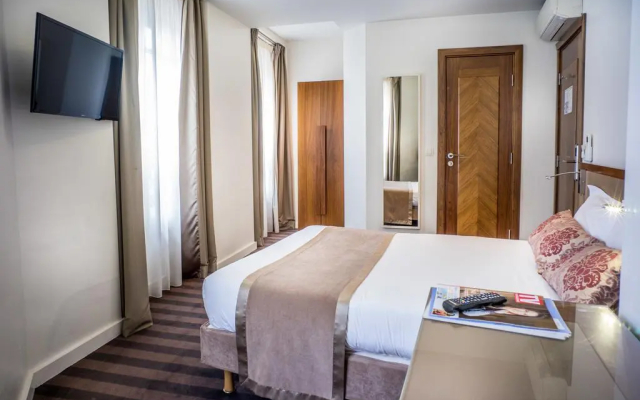 Art Hôtel Batignolles