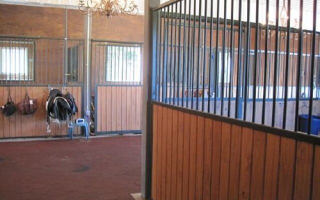 The Inn At Indian Creek & Indian Creek Bed and Stable