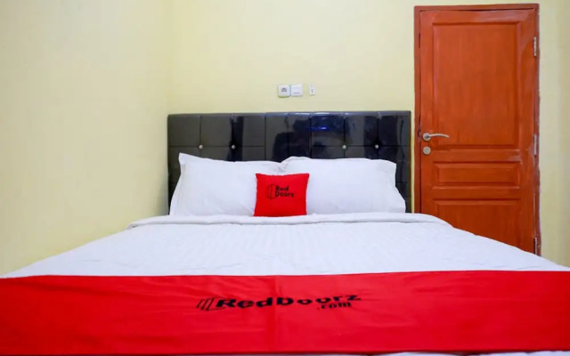 RedDoorz near Universitas Alkhairaat Palu