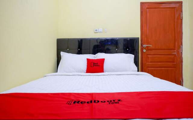 RedDoorz near Universitas Alkhairaat Palu