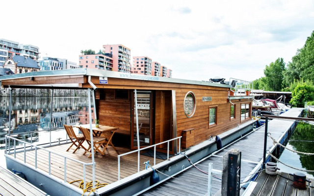Houseboat Bonanza Prague