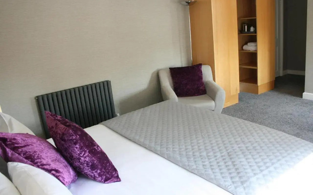 The Warwick Arms Hotel